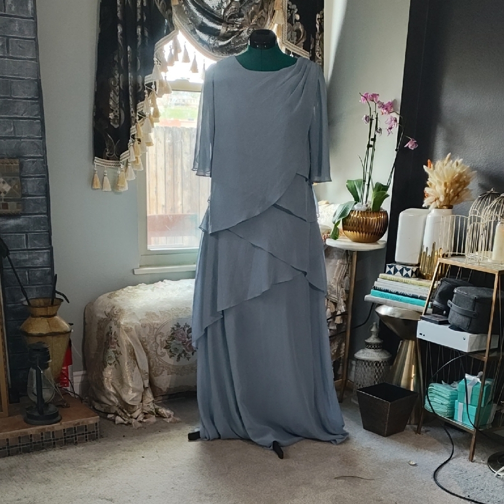 Elegant Women's Layered Dress in Gray